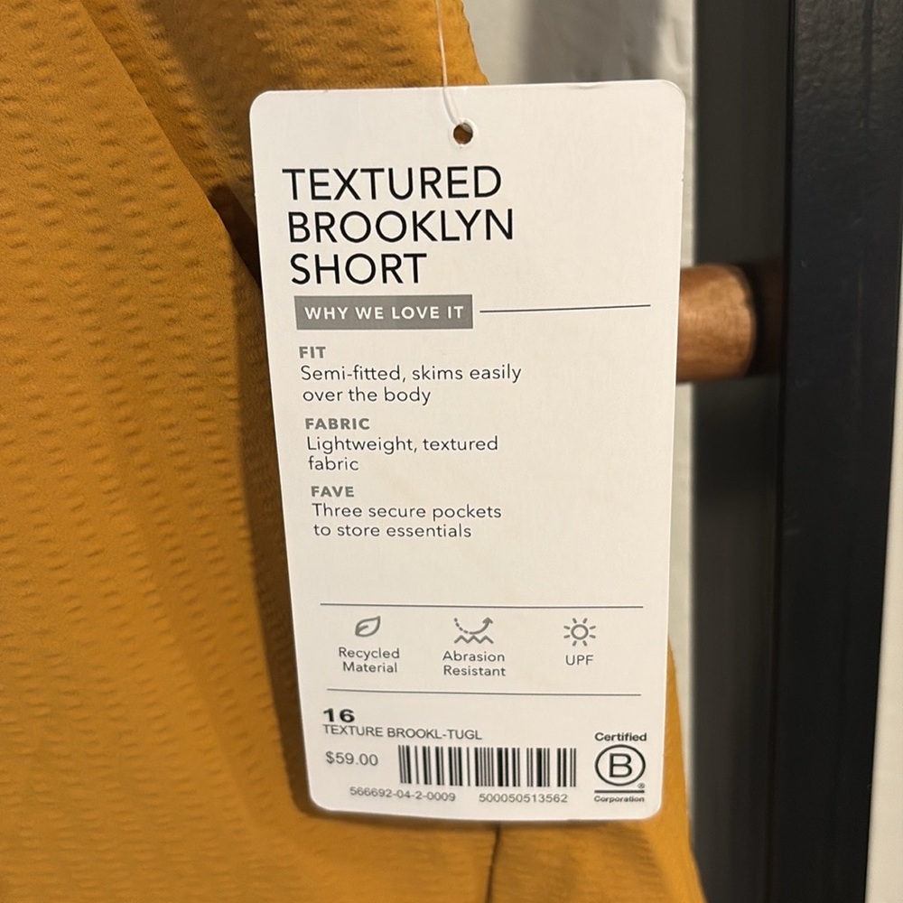 Athleta Textured Brooklyn Shorts Tuscan Gold Size 16 NWT - Picture 4 of 4